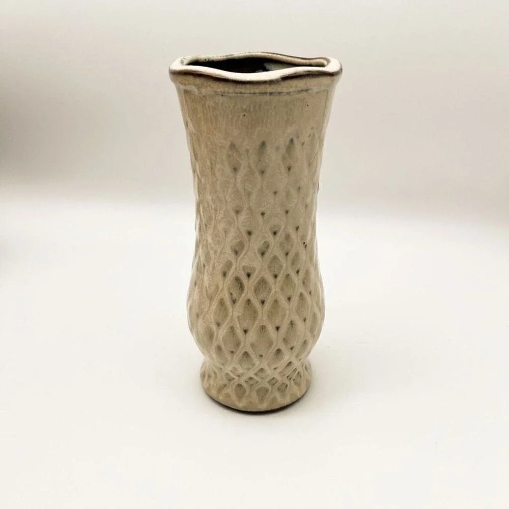 Art Pottery earthy quietly